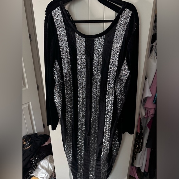 ELOQUII Plus Size- Velvet & Sequin Long Sleeve Bodycon Cocktail Dress- Size 24w - Picture 4 of 10
